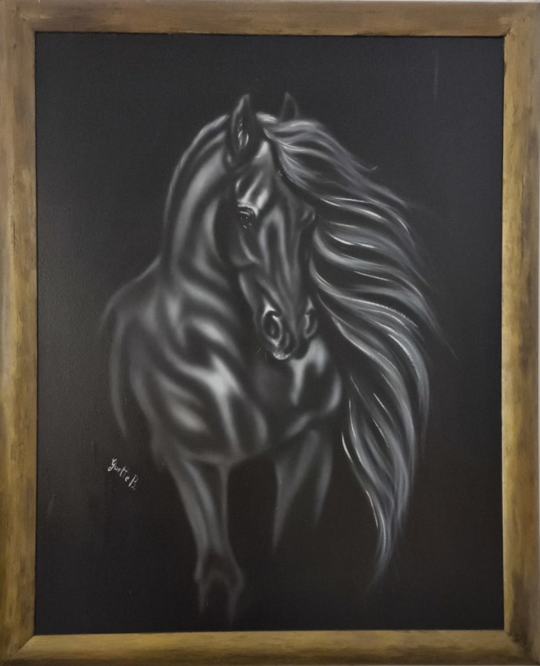 Künstlerisches Porträt eines ausdrucksstarken Hengstes mit intensiver Ausstrahlung und tiefer Präsenz.